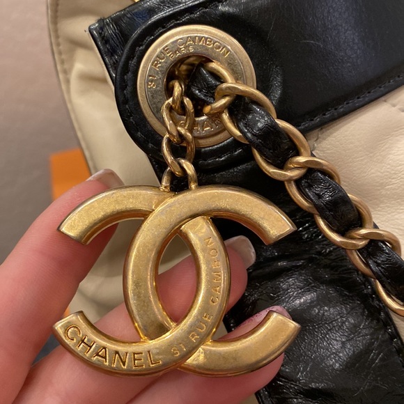 ❌SOLD❌ Auth. Chanel NWT Black & Beige CC Shoulder Bag - Picture 2 of 16